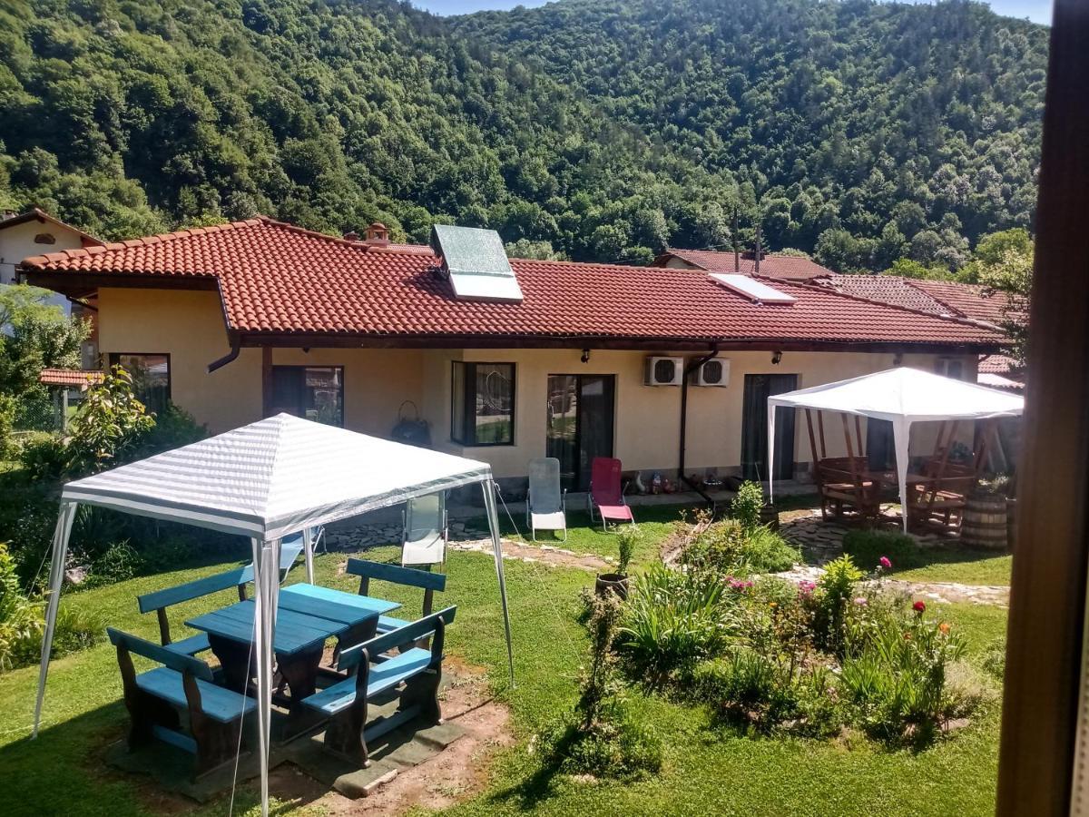 Hotel Кръчмъ При Байката à Ribarica Extérieur photo